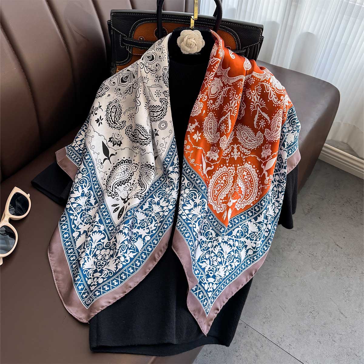 Scarf Silk Square - 90*90cm 스퀘어 스카프 레트로 캐슈 플로럴